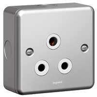 LEGRAND 1G 15A UNSWITCHED SOCKET Part No: 733888