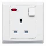 MK S2657Whi 1G 13A SP Switched Sockets with Neon